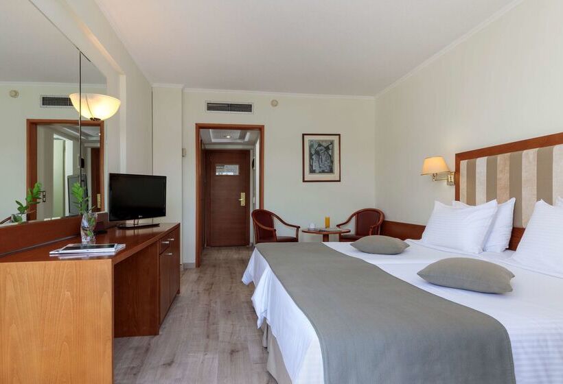 Best Western Plus Hotel Plaza