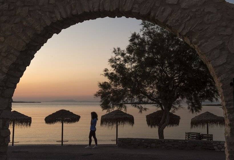 هتل Contaratos Beach