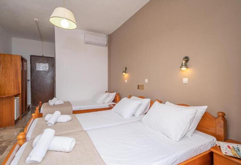 ホテル Karavados Beach