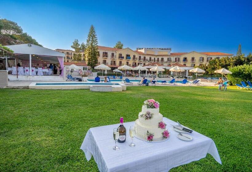 ホテル Karavados Beach