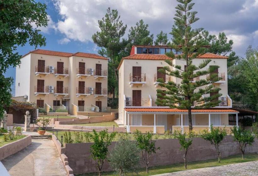 ホテル Karavados Beach