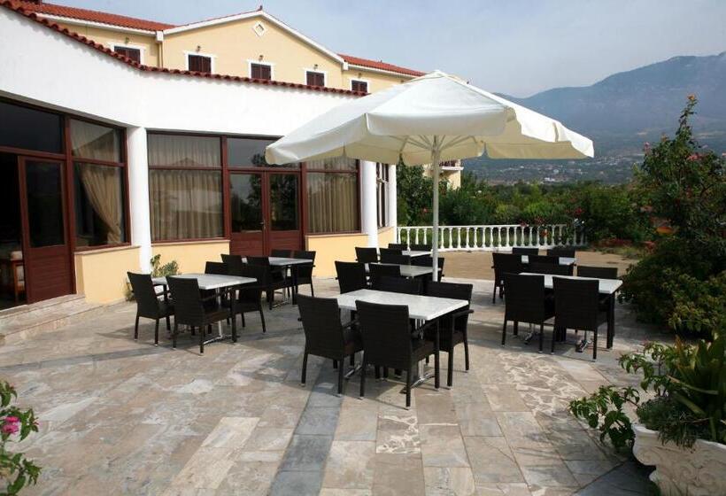 ホテル Karavados Beach