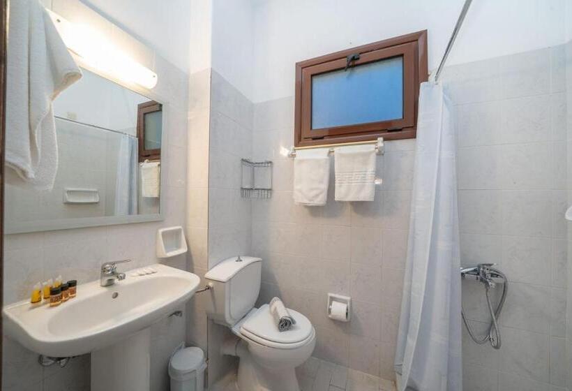 ホテル Karavados Beach