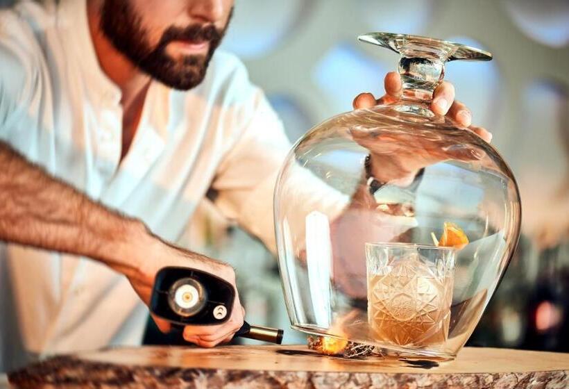 Kouros Hotel & Suites