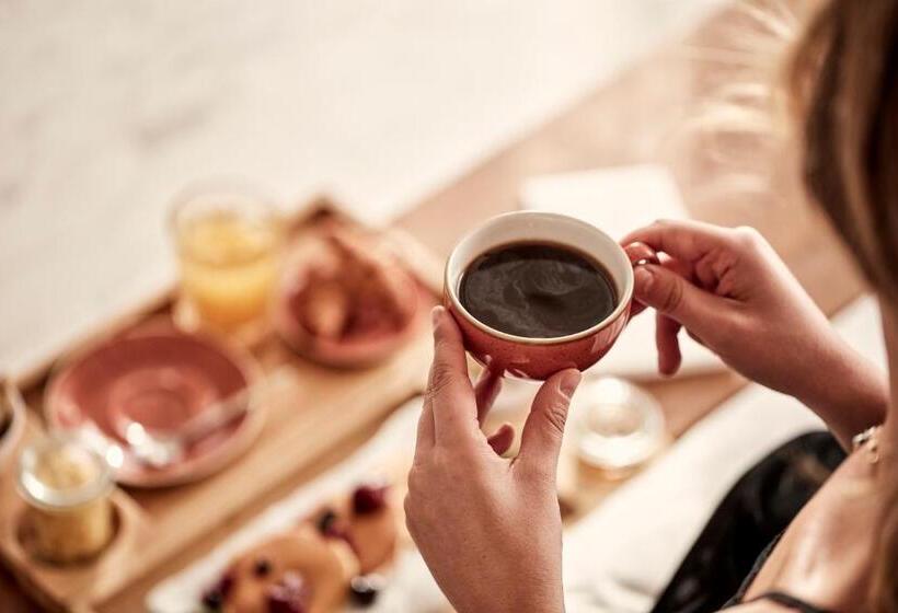 Kouros Hotel & Suites