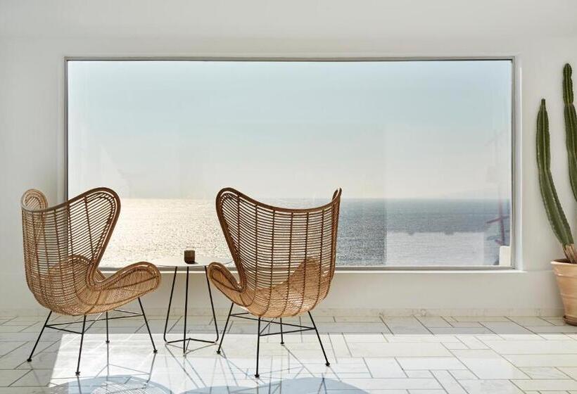 Kouros Hotel & Suites