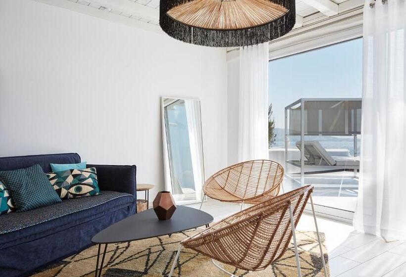 Kouros Hotel & Suites