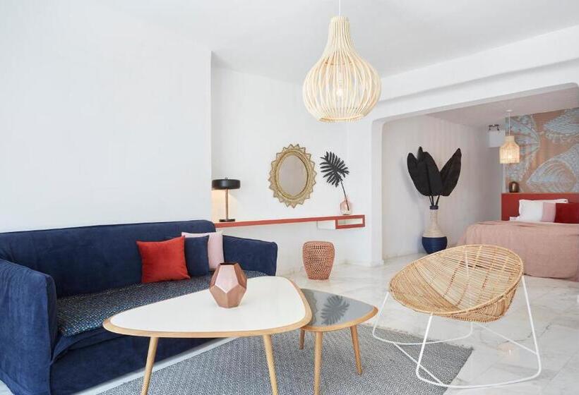 Kouros Hotel & Suites