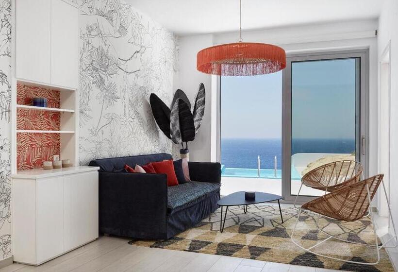 Kouros Hotel & Suites