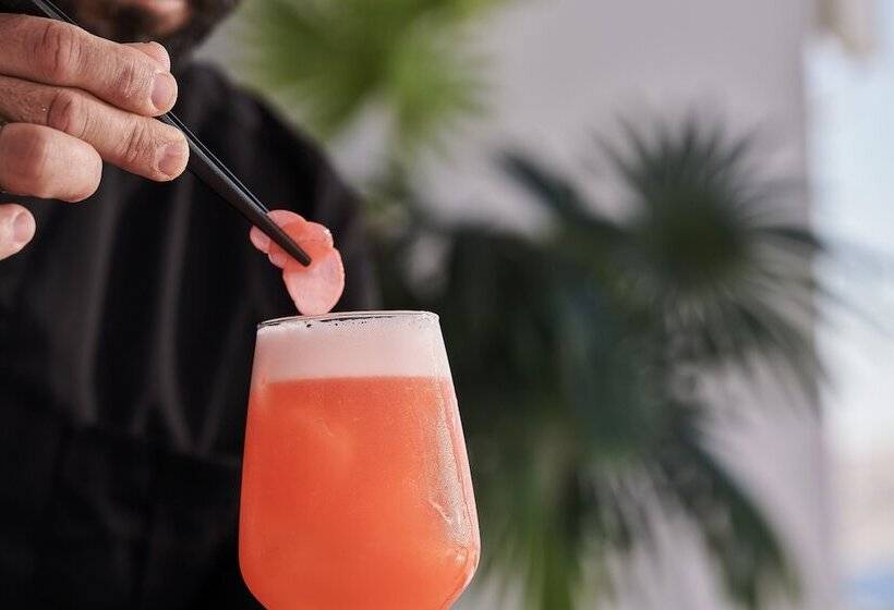 Kouros Hotel & Suites