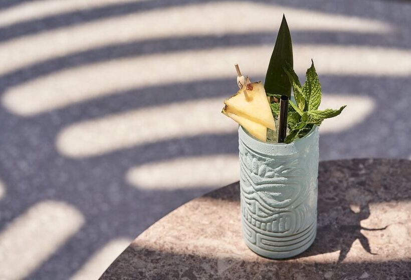 Kouros Hotel & Suites