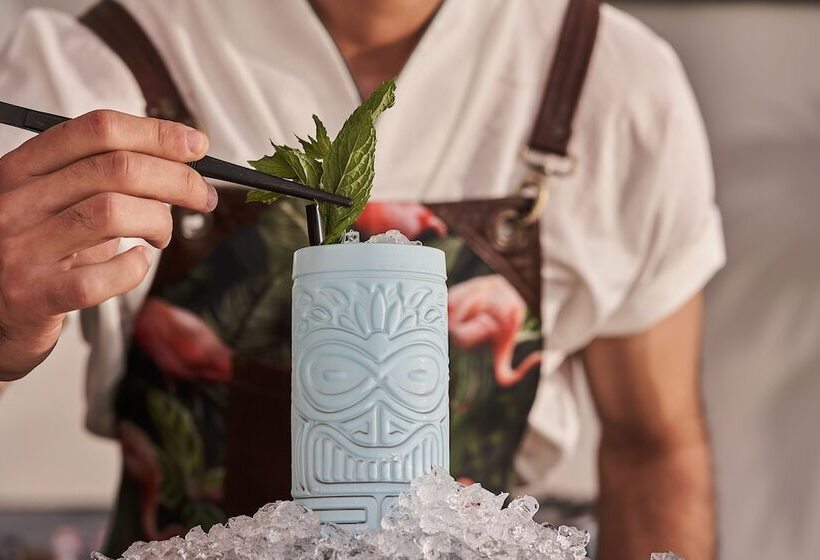 Kouros Hotel & Suites