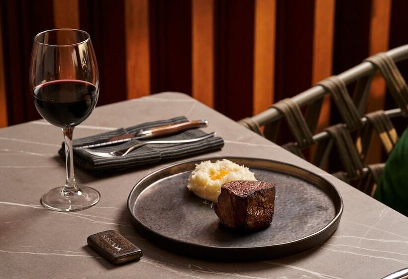 Kouros Hotel & Suites