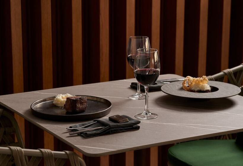 Kouros Hotel & Suites