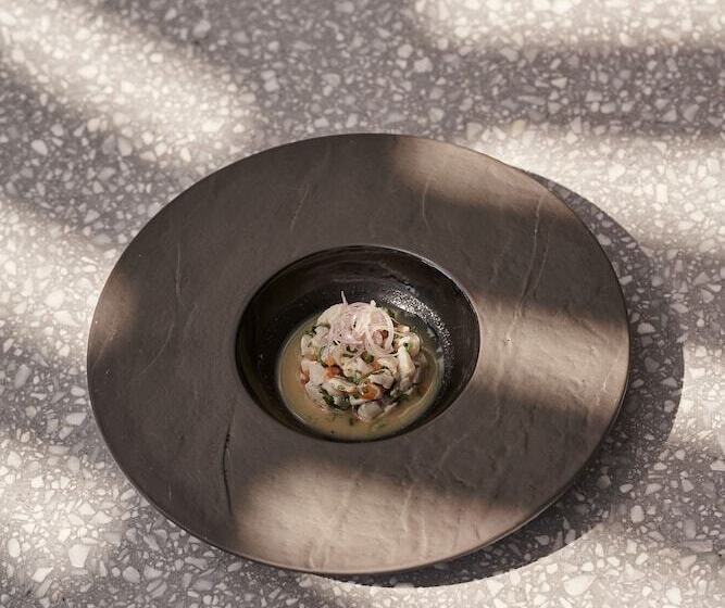 Kouros Hotel & Suites