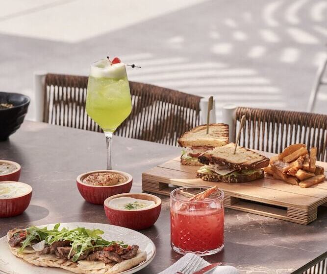 Kouros Hotel & Suites