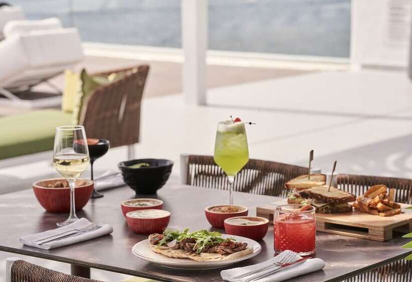 Kouros Hotel & Suites