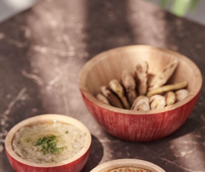 Kouros Hotel & Suites