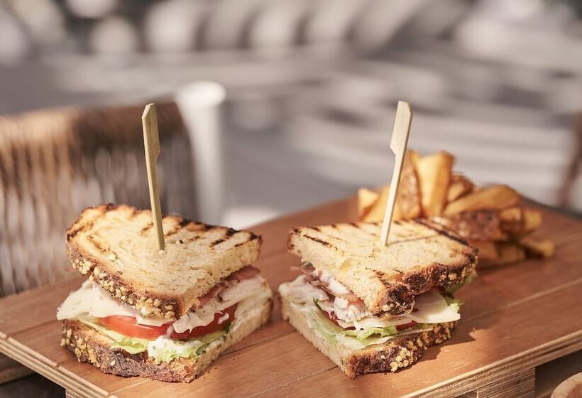 Kouros Hotel & Suites