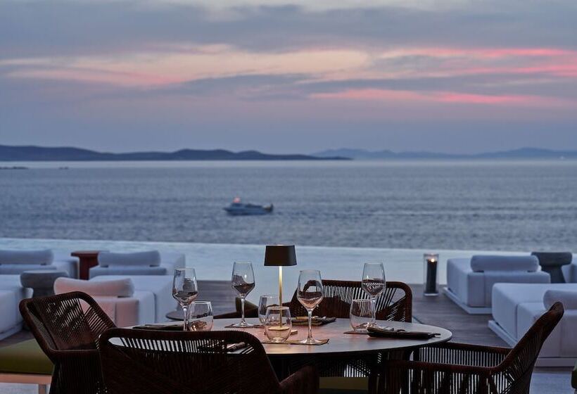 Kouros Hotel & Suites