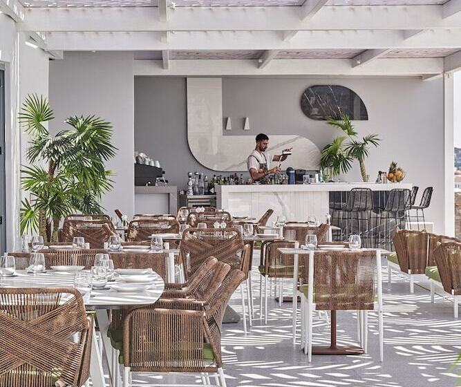 Kouros Hotel & Suites