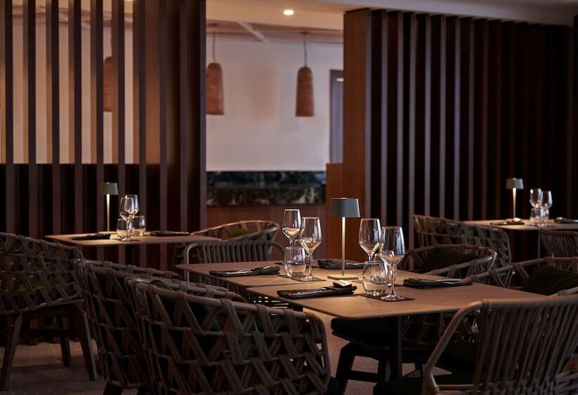 Kouros Hotel & Suites