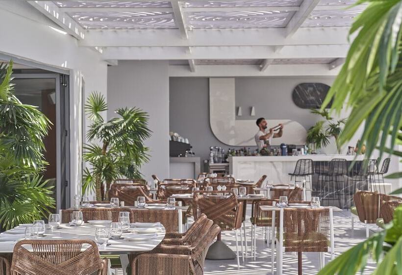 Kouros Hotel & Suites