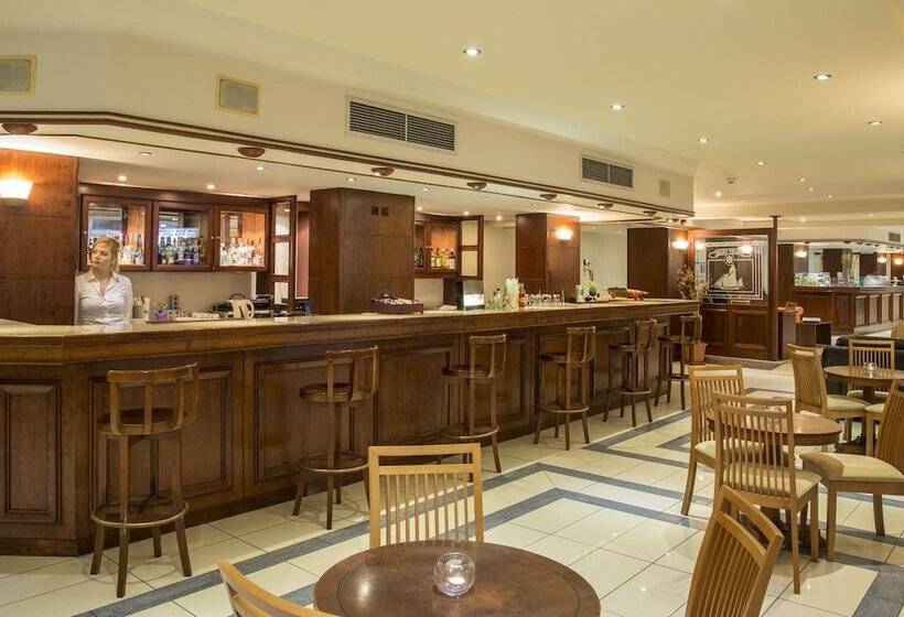 בית מלון כפרי Manousos City