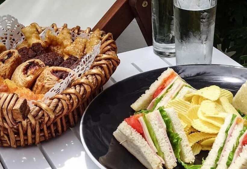 בית מלון כפרי Manousos City