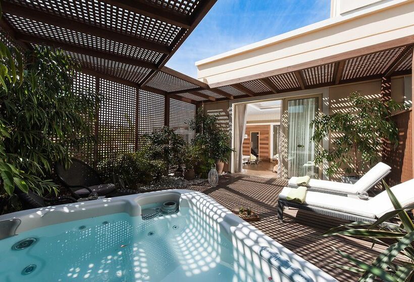 호텔 Pilot Beach Resort