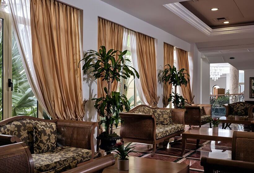 호텔 Pilot Beach Resort