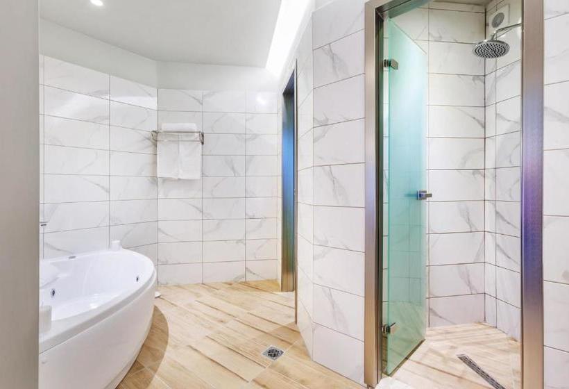 בית מלון כפרי Poseidon Palace