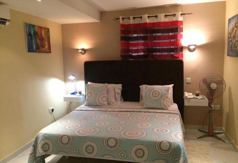 هتل Roses Guest House