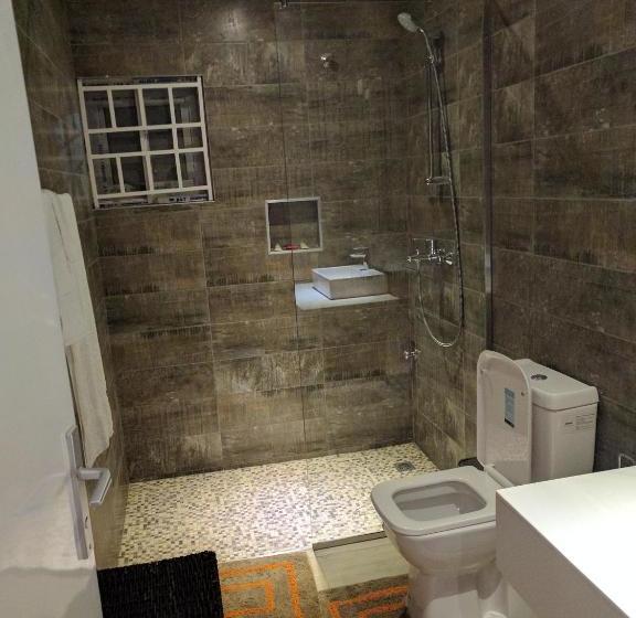 هتل Roses Guest House