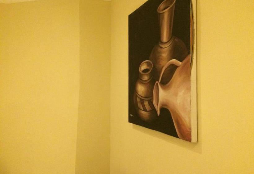 هتل Roses Guest House