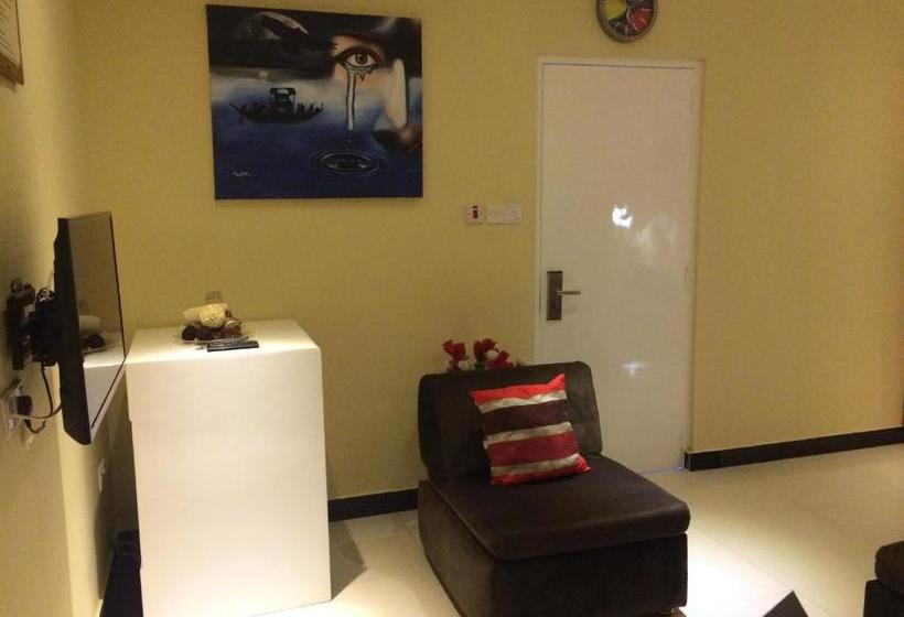 هتل Roses Guest House