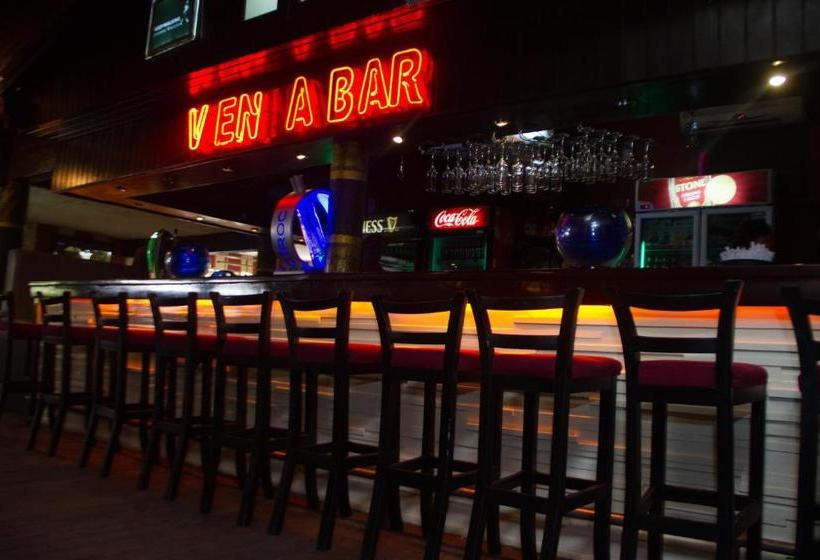 هتل Roses Guest House