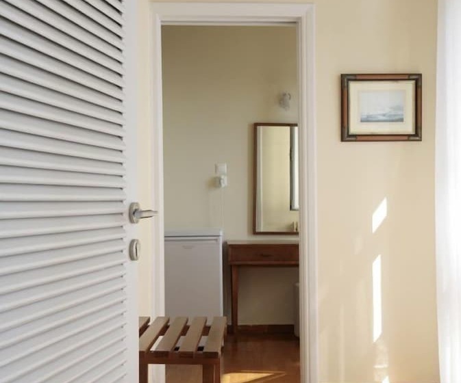 Отель Theoxenia