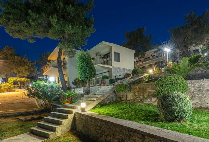 בית מלון כפרי Tosca Beach