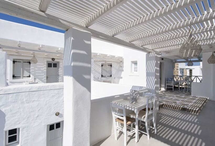 Zefi Hotel & Suites