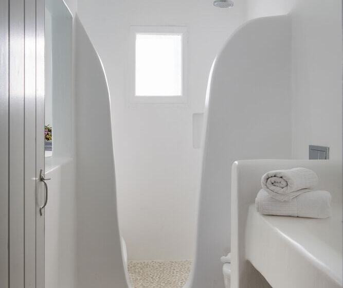 Zefi Hotel & Suites