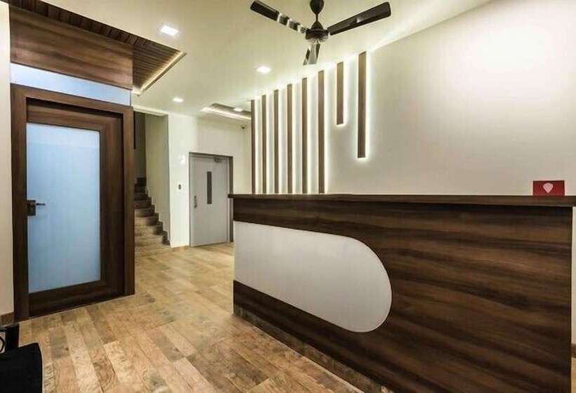 בית מלון כפרי Krishna Avtar Service Apartment