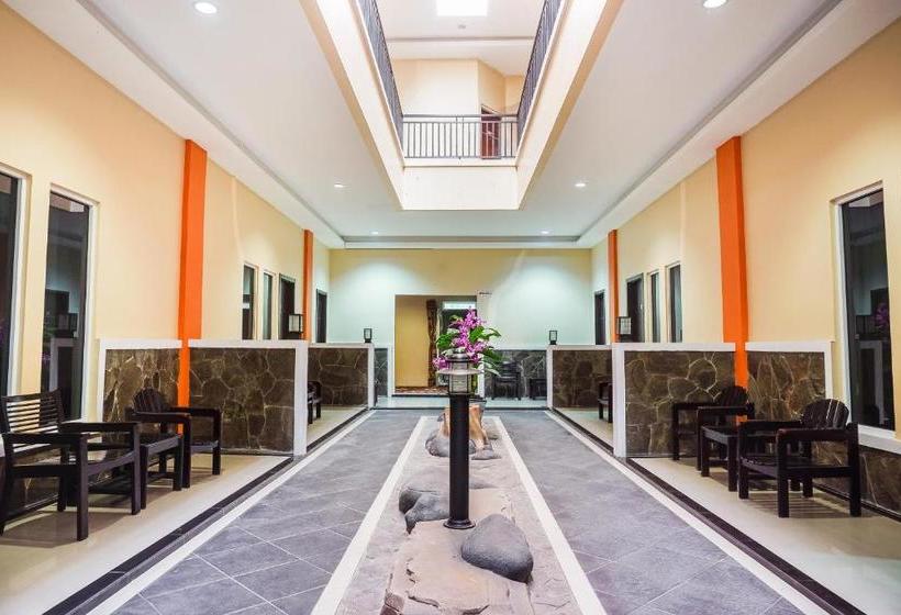 Отель Triza By Oyo Rooms