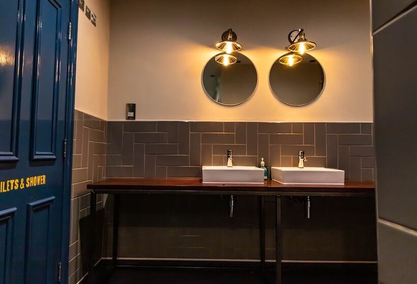 هاستل Publove @ The Rose & Crown