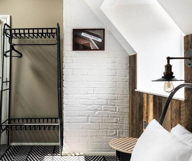 هاستل Publove @ The Rose & Crown