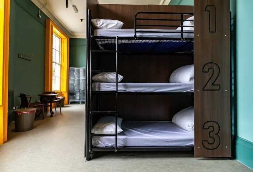 هاستل Publove @ The Rose & Crown