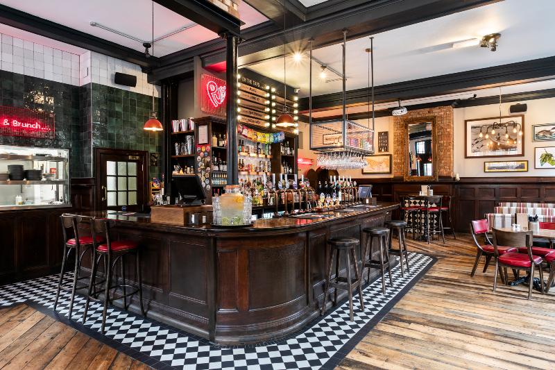 هاستل Publove @ The Rose & Crown