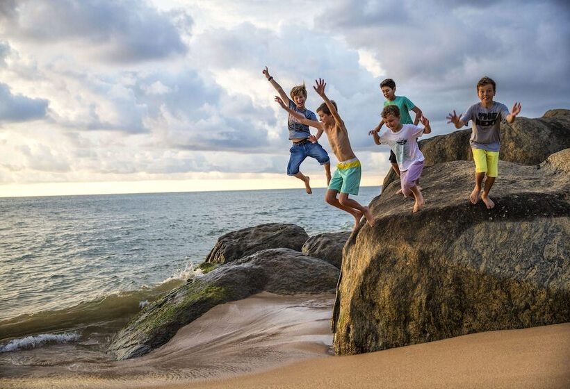 호텔 Calamansi Cove Villas