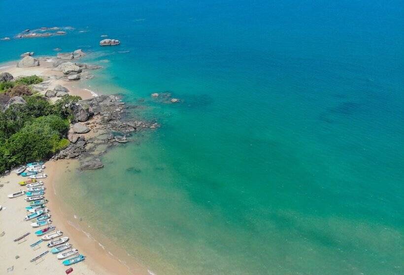 호텔 Calamansi Cove Villas