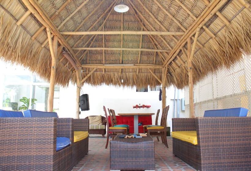 Отель Coronado Inn